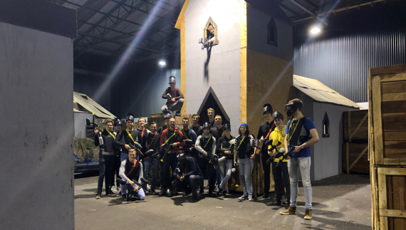 Groepsfoto paintball uitje